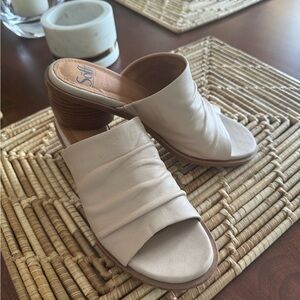 Sofft leather slip on mules sz 8